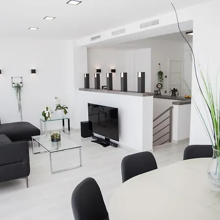 Appartement Spacious 200 Sq.m. Penthouse With Sea View Terraces *