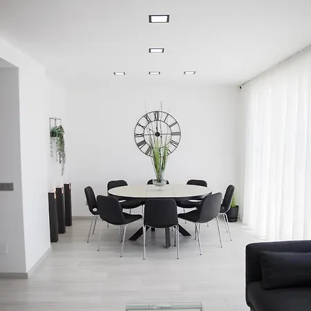 Apartment Spacious 200 Sq.m. Penthouse With Sea View Terraces