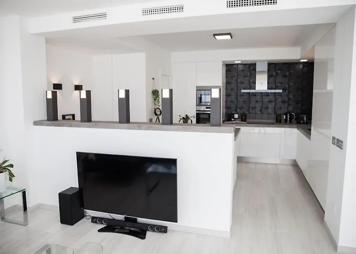 Spacious 200 Sq.m. Penthouse With Sea View Terraces Appartement