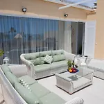 Spacious 200 Sq.m. Penthouse With Sea View Terraces דירה *