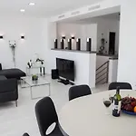 Spacious 200 Sq.m. Penthouse With Sea View Terraces טורמולינוס