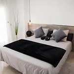 Spacious 200 Sq.m. Penthouse With Sea View Terraces טורמולינוס
