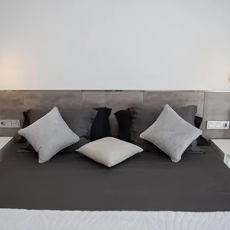 Spacious 200 Sq.m. Penthouse With Sea View Terraces דירה