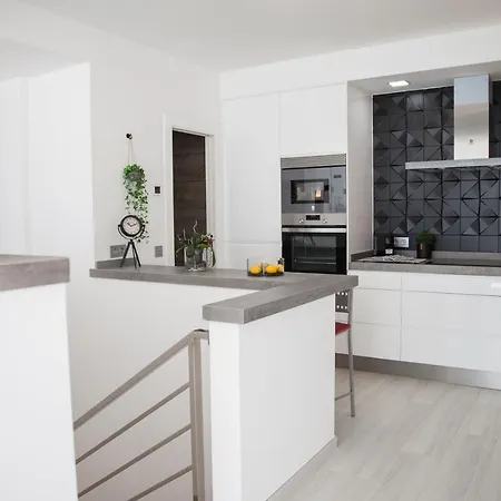 Spacious 200 Sq.m. Penthouse With Sea View Terraces Торремолинос