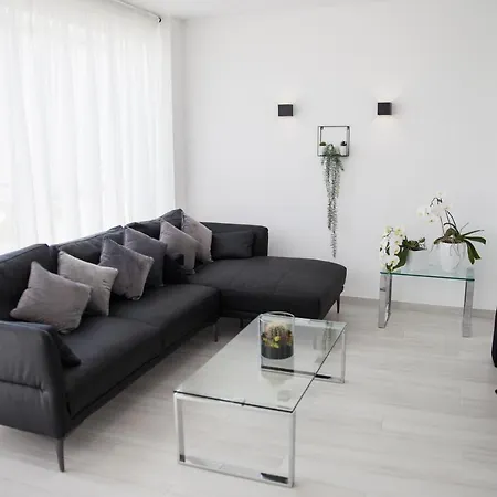 Spacious 200 Sq.m. Penthouse With Sea View Terraces דירה *