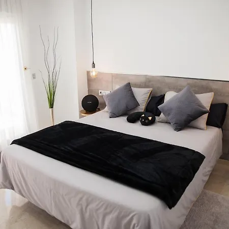 Spacious 200 Sq.m. Penthouse With Sea View Terraces טורמולינוס