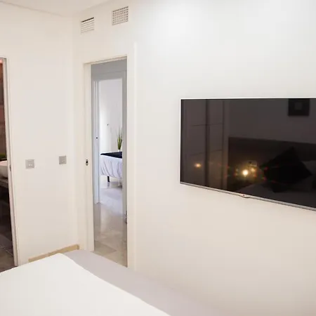 Spacious 200 Sq.m. Penthouse With Sea View Terraces דירה