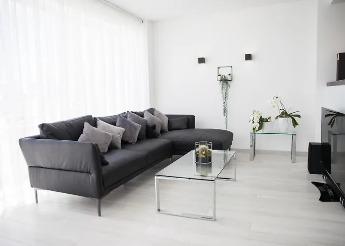 Spacious 200 Sq.m. Penthouse With Sea View Terraces Апартаменты Торремолинос