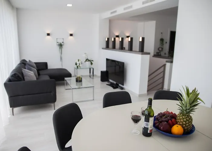 Διαμέρισμα Spacious 200 Sq.m. Penthouse With Sea View Terraces