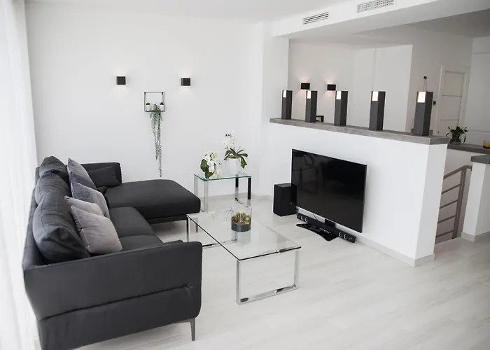 Spacious 200 Sq.m. Penthouse With Sea View Terraces Торремолинос