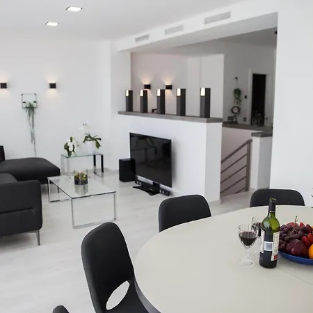 Spacious 200 Sq.m. Penthouse With Sea View Terraces Торремолінос