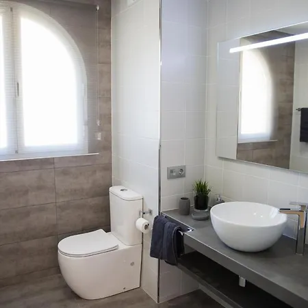 Spacious 200 Sq.m. Penthouse With Sea View Terraces Appartement *