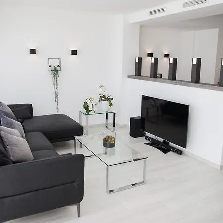 Spacious 200 Sq.m. Penthouse With Sea View Terraces Торремолінос