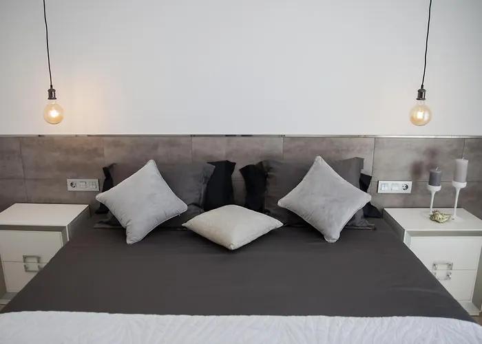 Spacious 200 Sq.m. Penthouse With Sea View Terraces Apartman