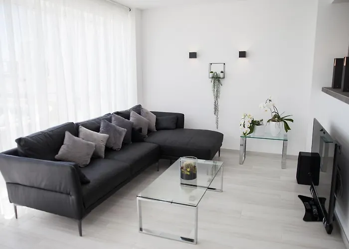 Spacious 200 Sq.m. Penthouse With Sea View Terraces Lägenhet *